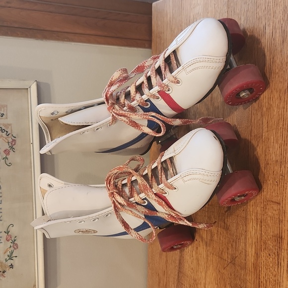 roller derby Shoes - VINTAGE Roller Derby Skates red white and blue sz 5
